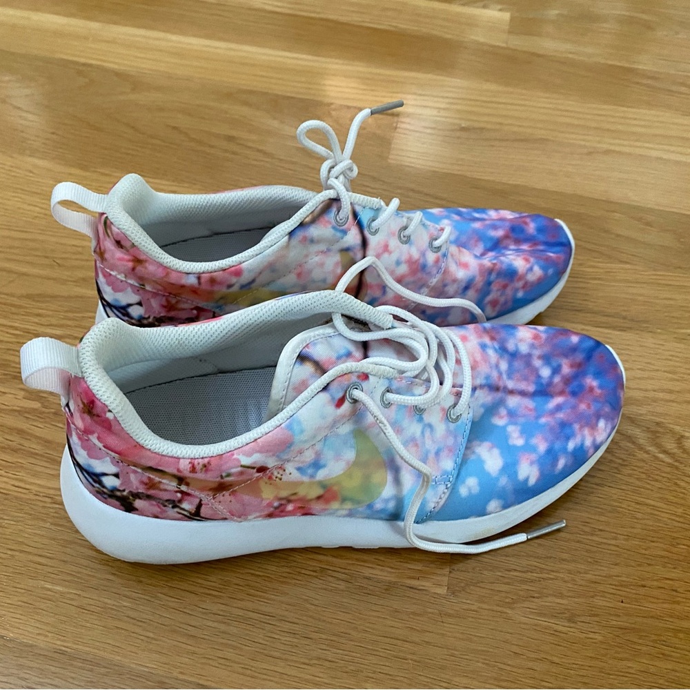 Nike blossom roshe - size 7